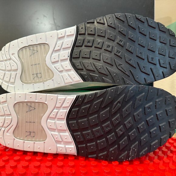 Size 11 - Nike Air Max Solo “ Oregon Ducks “ Brand New - Picture 8 of 8